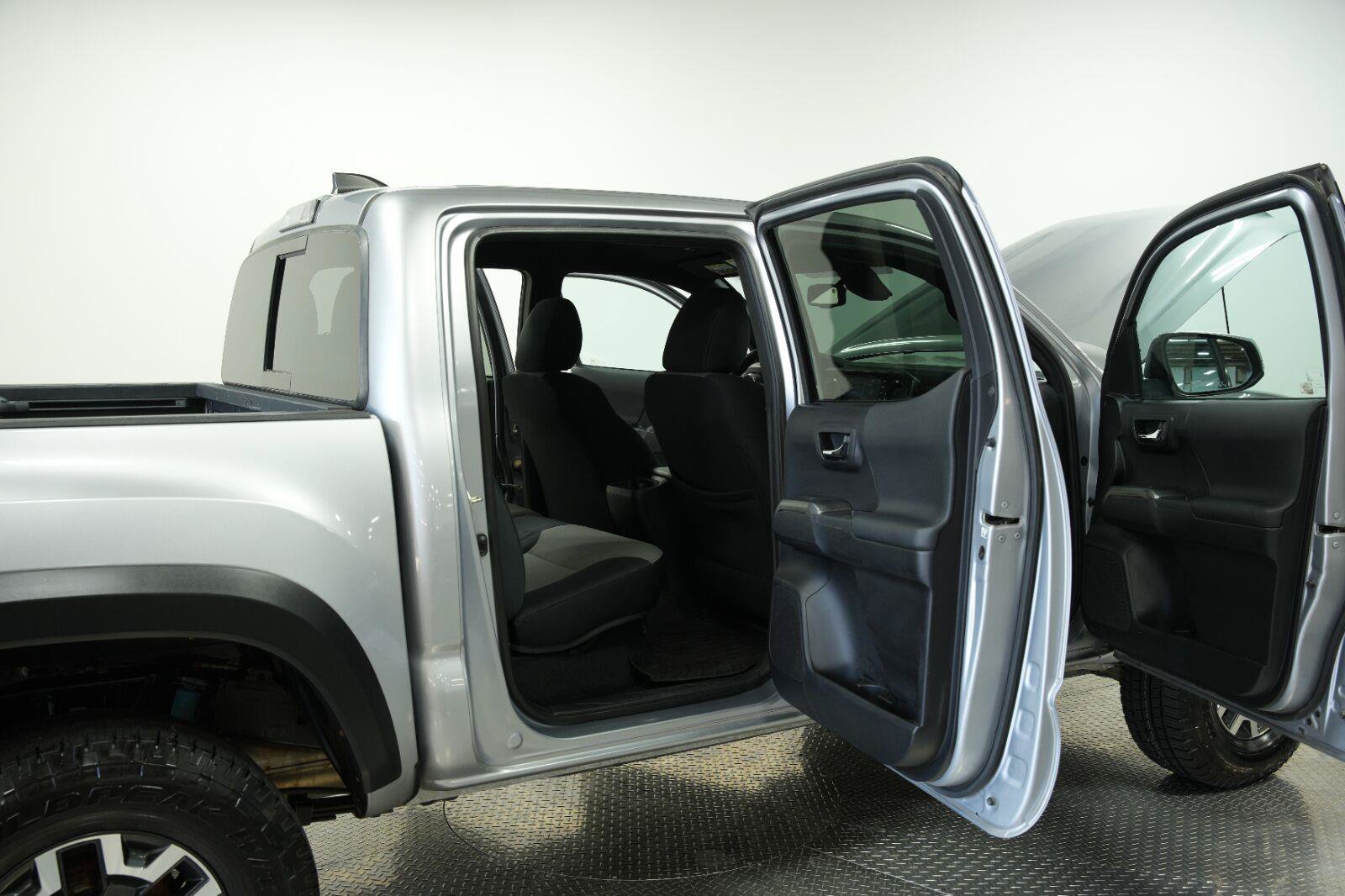 Used 2020 Toyota Tacoma TRD Off-Road w/ Technology Package AWD/4WD image 13