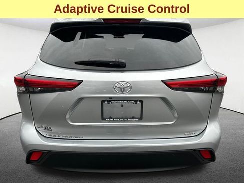 Used 2023 Toyota Highlander XLE AWD/4WD image 9