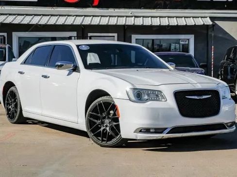 Used 2019 Chrysler 300 Limited RWD image 8