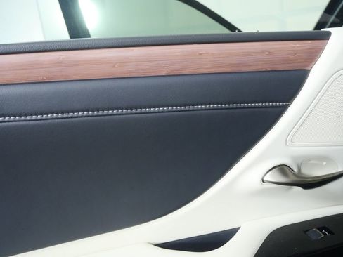 Used 2025 Lexus ES 300h w/ Premium Package image 13