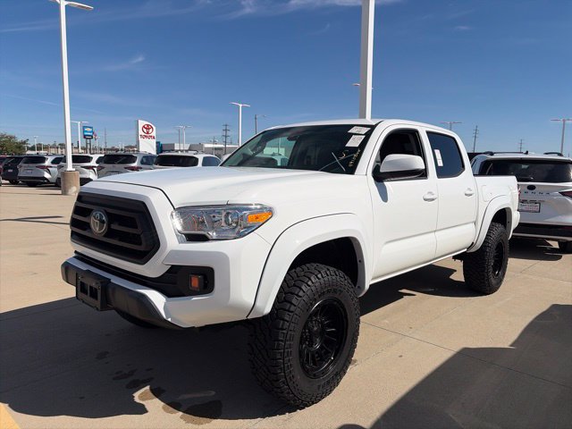 Used 2022 Toyota Tacoma SR AWD/4WD image 3