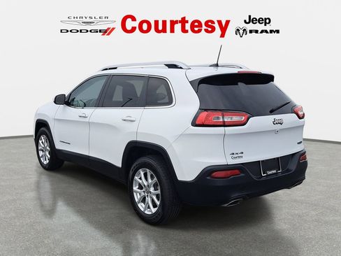Used 2016 Jeep Cherokee Latitude w/ Cold Weather Group AWD/4WD image 7