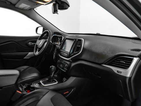 Used 2017 Jeep Cherokee Trailhawk w/ Cold Weather Group image 10