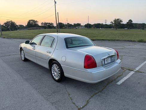 Used 2004 Lincoln Town Car Ultimate image 5