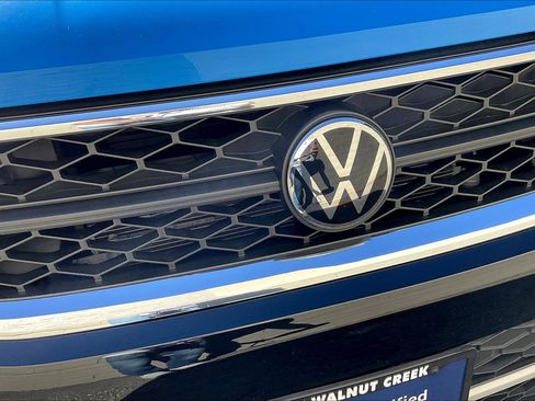 Certified 2024 Volkswagen Taos SE image 29