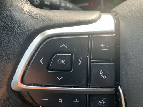 Used 2020 Toyota Highlander XLE AWD/4WD image 17