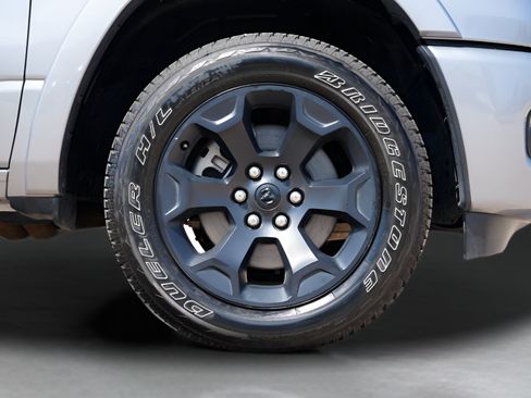Used 2025 RAM 1500 Big Horn AWD/4WD image 9