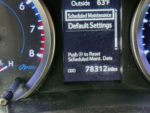Used 2019 Toyota Highlander LE AWD/4WD image 12