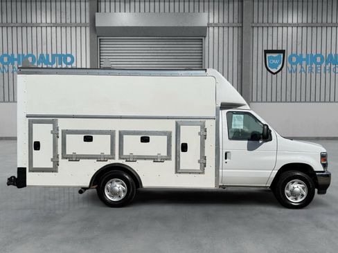 Used 2022 Ford E-350 and Econoline 350 Super Duty w/ Power Windows & Locks Group RWD image 4