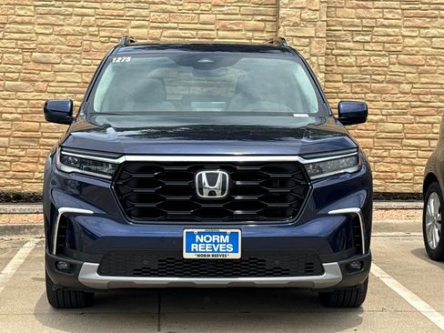 Certified 2025 Honda Pilot Touring image 2