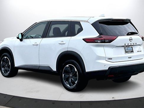 Used 2024 Nissan Rogue SV image 6