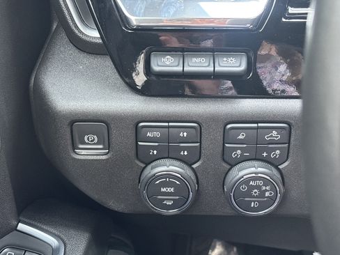 Used 2024 Chevrolet Silverado 2500 High Country w/ High Country Premium Package AWD/4WD image 39