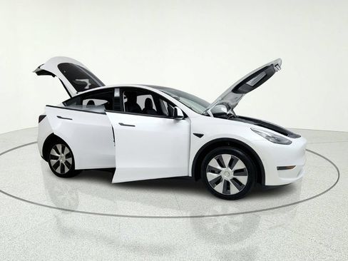 Used 2022 Tesla Model Y Long Range AWD/4WD image 15