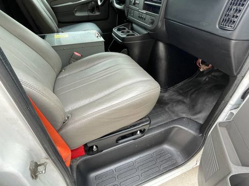 Used 2015 Chevrolet Express 2500 image 14