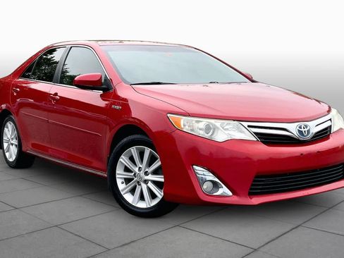 Used 2013 Toyota Camry XLE w/ Convenience Pkg FWD image 3