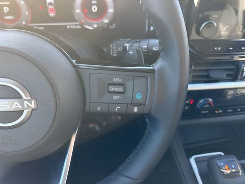 Used 2024 Nissan Pathfinder Platinum w/ Cargo Package image 18