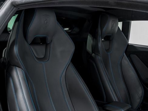 Used 2022 Lamborghini Huracan EVO RWD image 35