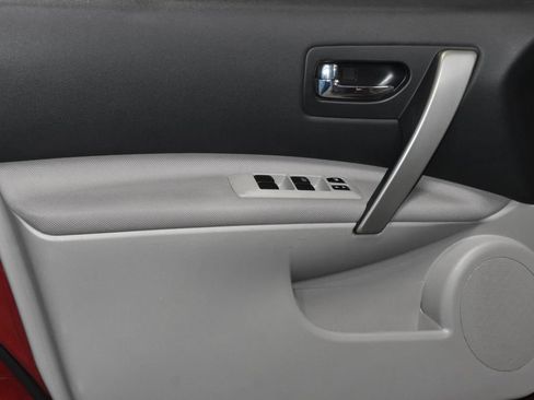 Used 2013 Nissan Rogue S image 4