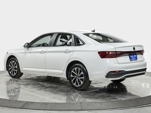 Used 2025 Volkswagen Jetta S image 4