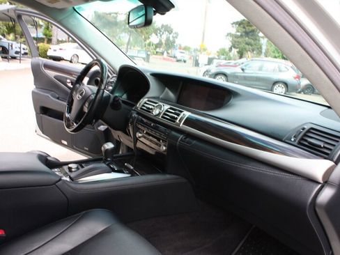 Used 2013 Lexus LS 460 w/ Comfort Pkg image 29