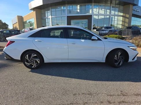 New 2025 Hyundai Elantra Limited w/ Cargo Package image 22