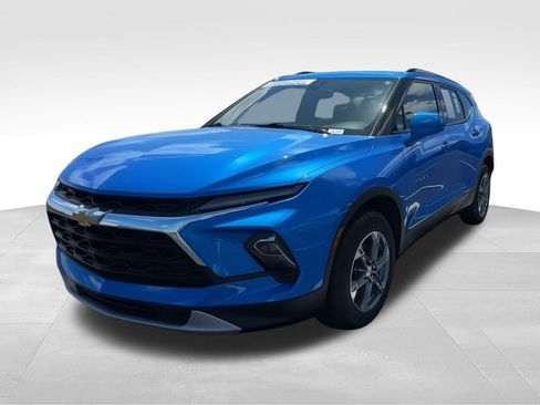 Used 2024 Chevrolet Blazer LT w/ Convenience Package FWD image 3