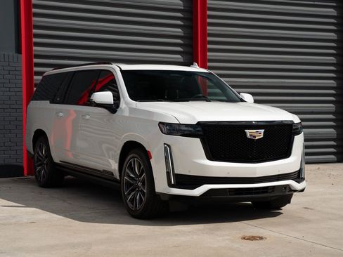 Used 2022 Cadillac Escalade ESV Sport Platinum image 3