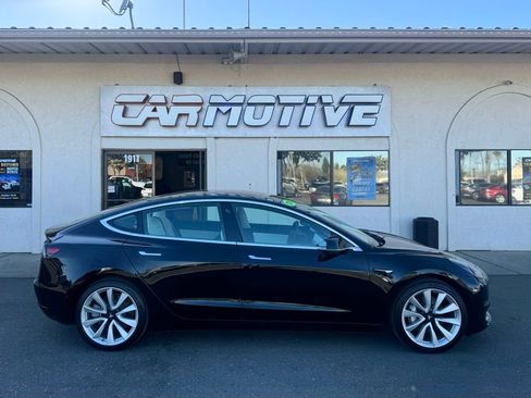 Used 2019 Tesla Model 3 Standard Range Plus image 3