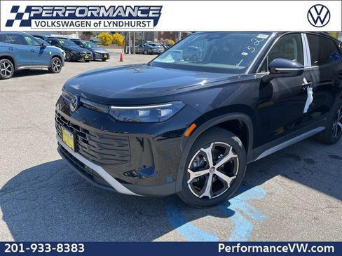 New 2026 Volkswagen Tiguan SE image 1