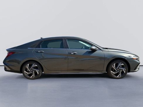 New 2025 Hyundai Elantra Limited FWD image 2