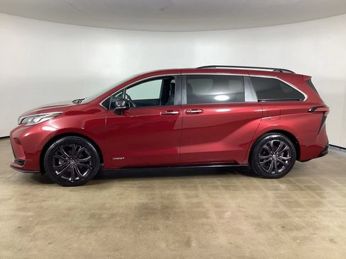 Used 2021 Toyota Sienna XSE FWD image 8