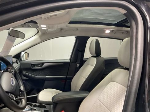 Used 2023 Ford Escape Active w/ Tech Pack #1 AWD/4WD image 17