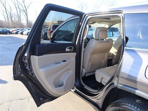 Used 2020 Jeep Grand Cherokee Limited AWD/4WD image 16