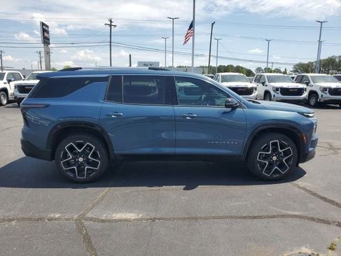 Used 2025 Chevrolet Traverse High Country FWD image 4