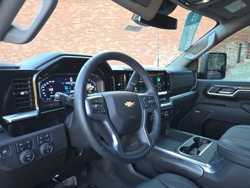 Certified 2025 Chevrolet Silverado 2500 LTZ w/ LTZ Convenience Package image 11