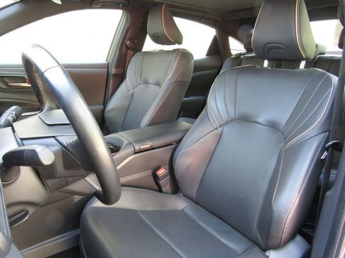 Certified 2024 Toyota Crown AWD/4WD image 12