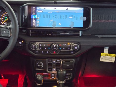 New 2025 Jeep Wrangler Unlimited Rubicon w/ Technology Group image 28