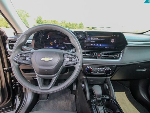 Used 2025 Chevrolet TrailBlazer LT AWD/4WD image 29