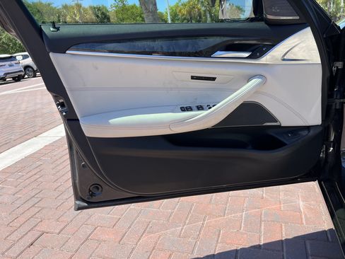 Used 2023 BMW 530i w/ Premium Package RWD image 14