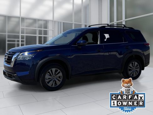 Certified 2024 Nissan Pathfinder SV FWD image 2