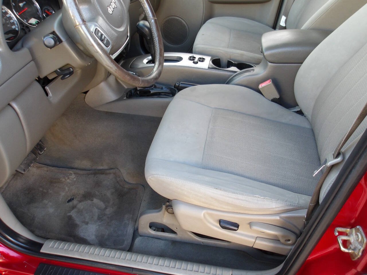 Used 2005 Jeep Liberty Limited AWD/4WD image 5