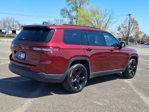 Used 2024 Jeep Grand Cherokee L Altitude AWD/4WD image 12