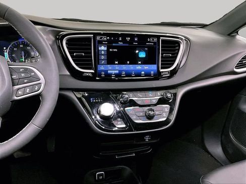 Used 2026 Chrysler Voyager LX FWD image 6