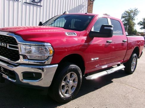 Used 2024 RAM 2500 Big Horn w/ Bed Utility Group image 2