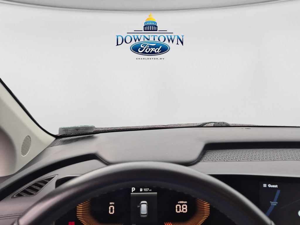 Used 2025 Kia Carnival FWD image 10