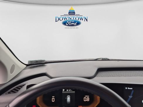 Used 2025 Kia Carnival FWD image 10