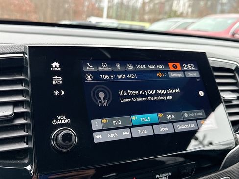 Used 2022 Honda Pilot TrailSport image 12