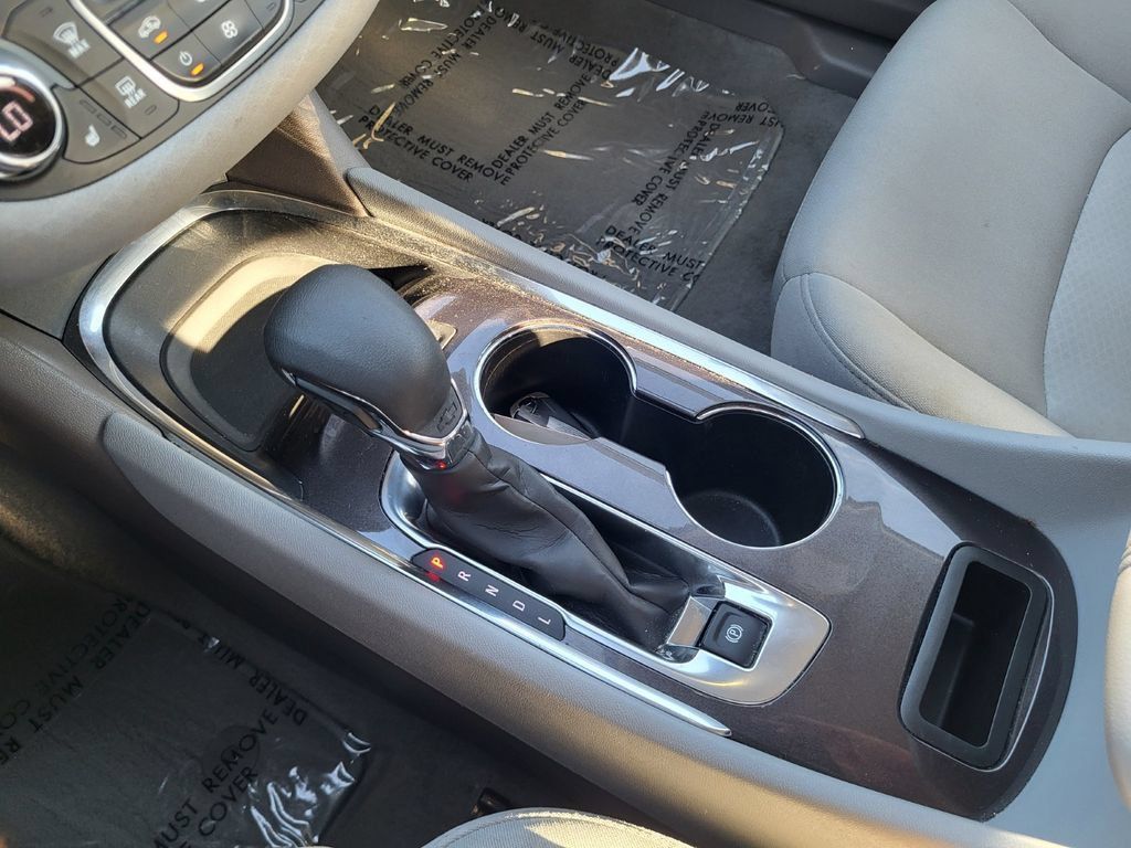 Used 2025 Chevrolet Malibu LT FWD image 14