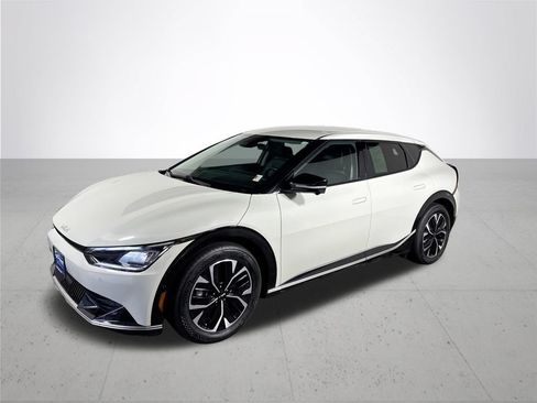 Used 2022 Kia EV6 Wind w/ Wind Technology Package AWD/4WD image 2
