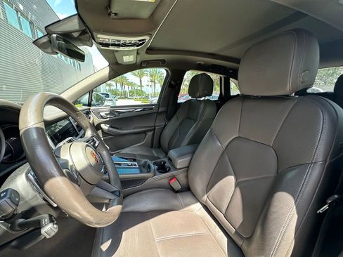 Certified 2023 Porsche Macan Turbo image 5